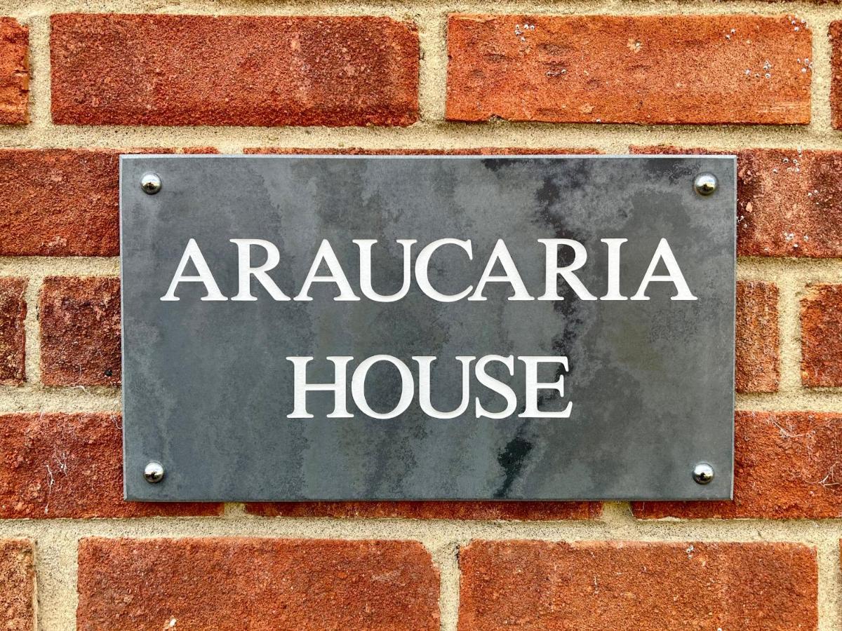 Araucaria House Whitby Exterior foto